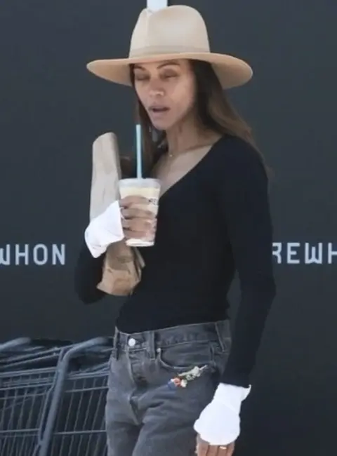 Zoe Zaldana Indulges in a Delicious Smoothie at Erewhon Market in Calabasas 07-09-25