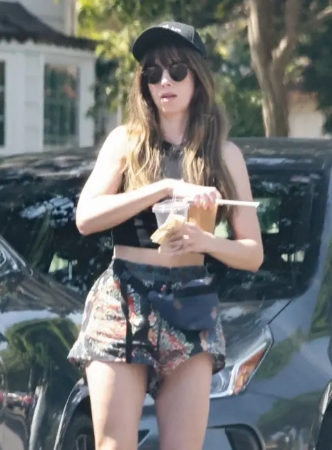 Alison Brie Arrives at Friend’s House with Iced Coffees in Hand 08-29-2025
