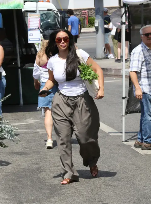 Blac Chyna Shopping at Studio City Farmers Market 08-24-2025