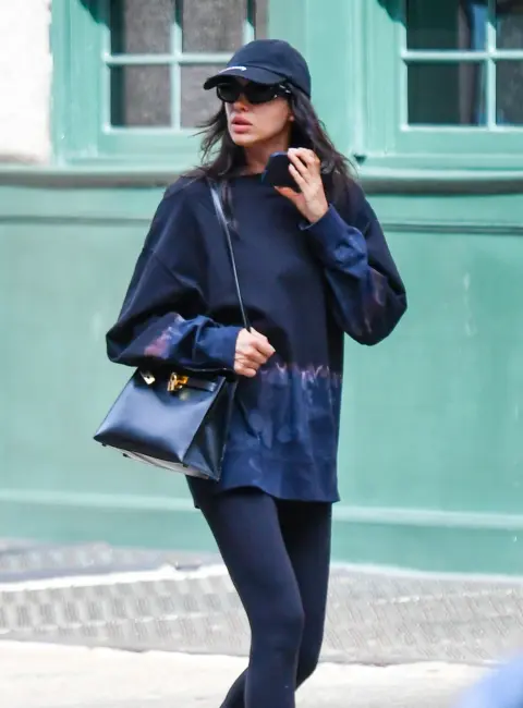 Irina Shayk Turns Heads in New York City Streets with Latest Outfit 08-14-2025