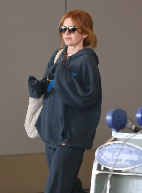 Isla Fisher Arrives at LAX Airport in Los Angeles 08-03-2025