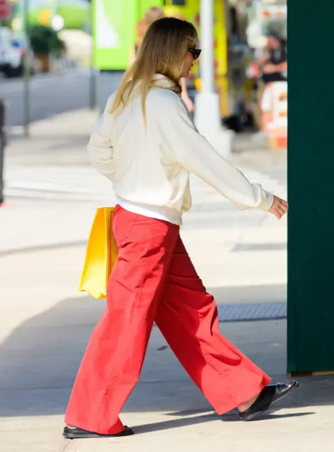 Jennifer Lawrence Turns Heads with Chic Street Style in NYC 08-25-2025