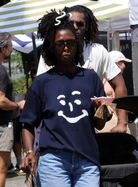 Jodie Turner-Smith Shopping at Studio City Farmers Market 08-24-2025