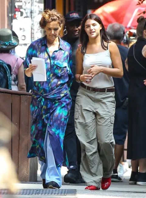 Katie Holmes and Suri Cruise Spotted Together on ‘Happy Hours’ Set in New York 08-07-2025