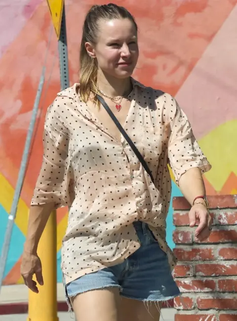 Kristen Bell Spotted Running Errands in LA 08-22-2025