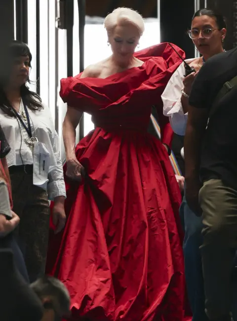 Meryl Streep and Stanley Tucci Are Seen Filming ‘The Devil Wears Prada 2’ in NYC 08-01-2025