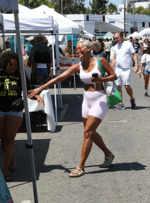 Nicole Murphy Shopping at Studio City Farmers Market 08-24-2025
