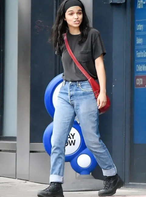 Rachel Zegler Spotted Exploring London’s Vibrant Streets 08-04-2025