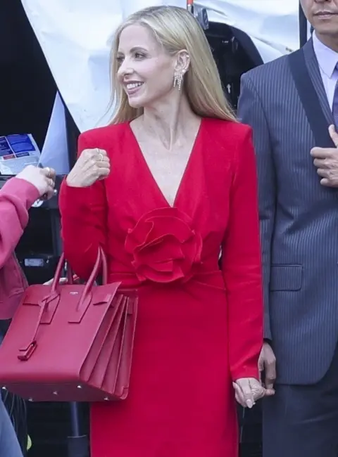 Sarah Michelle Gellar on Set of ‘Buffy the Vampire Slayer’ Reboot in Los Angeles 08-09-2025