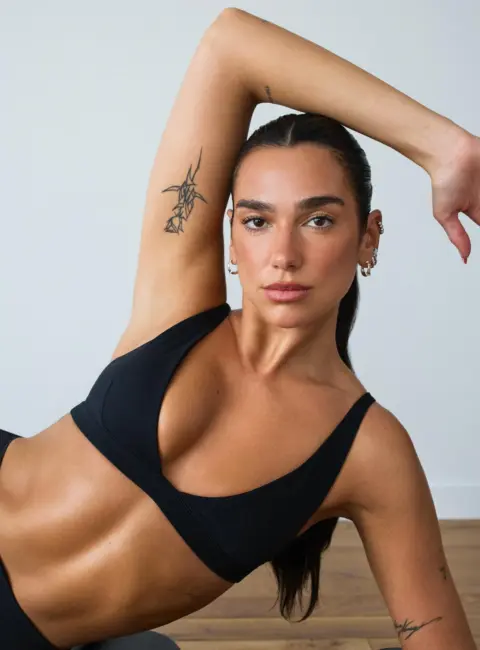 Dua Lipa – Frame Reformer 2025
