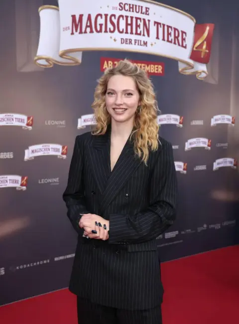 Emilia Maier – ‘Die Schule der Magischen Tiere 4’ Premiere at Zoo Palace in Berlin, Germany 09-19-2025