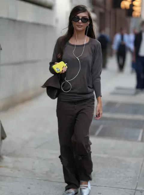Emily Ratajkowski Spotted Rocking a Casual Look at New York Fashion Week in NYC 09-15-2025