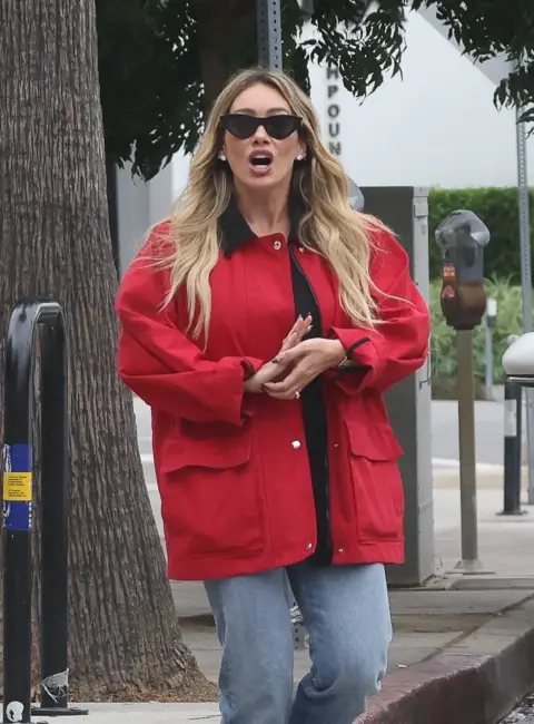 Hilary Duff Enjoys a Day Out in Los Angeles 09-26-2025