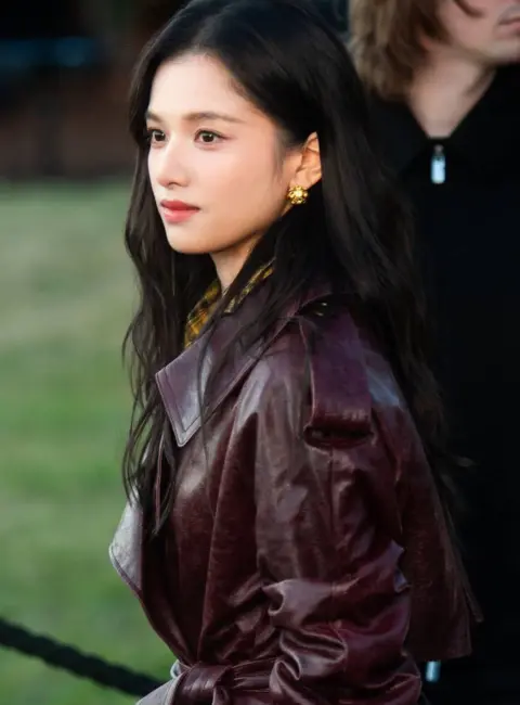Jingyi Zhang – Attends the Burberry Show During the London Fashion Week at Hyde Park in London, England 09-22-2025