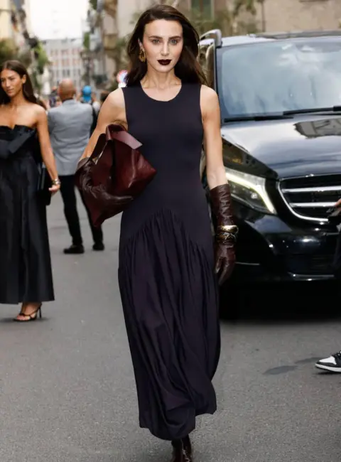 Mary Leest – Arrives to Alberta Ferretti Fashion Show in Milan, Italy 09-23-2025