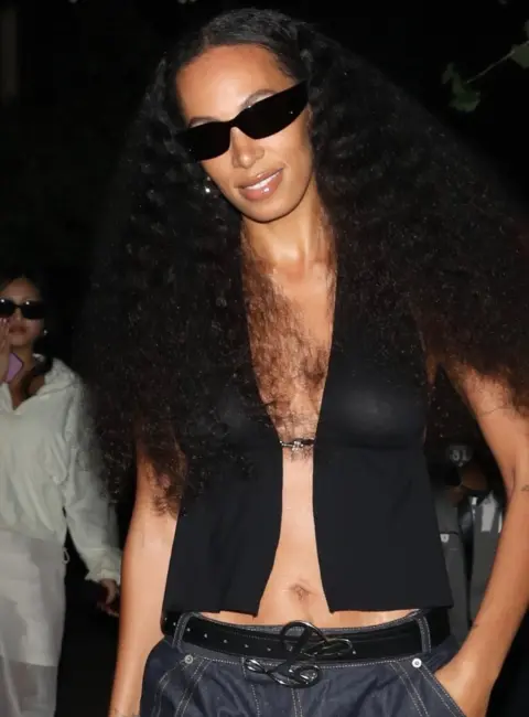 Solange Knowles Arrives at Luar Fashion Show in New York 09-15-2025
