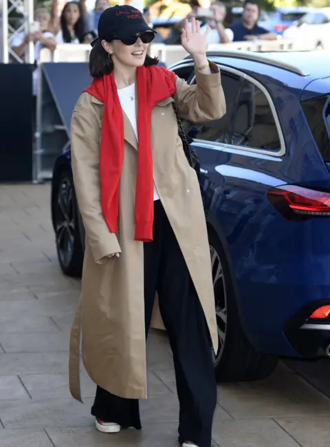 Zoey Deutch Makes a Stylish Entrance at Maria Cristina Hotel for the 73rd San Sebastian International Film Festival 09-18-2025
