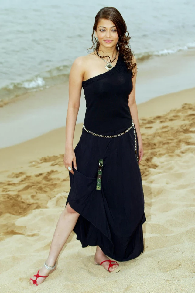 Aishwarya Rai – ‘Pride and Prejudice’ Photocall During the 56th International Cannes Film Festival in Cannes, France 05-17-2003