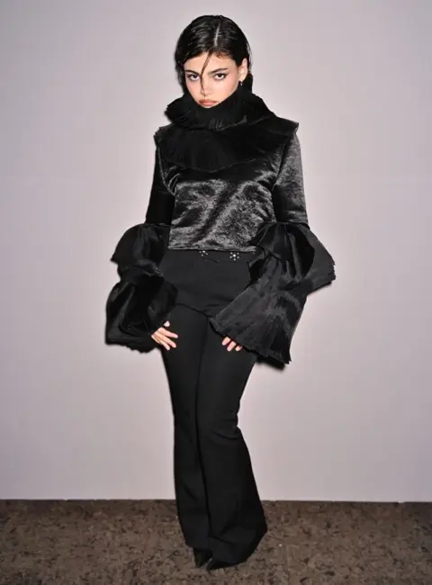 Ariana Greenblatt – McQueen Show as Part of Spring/Summer 2026 Paris Fashion Week in Paris, France 10-03-2025