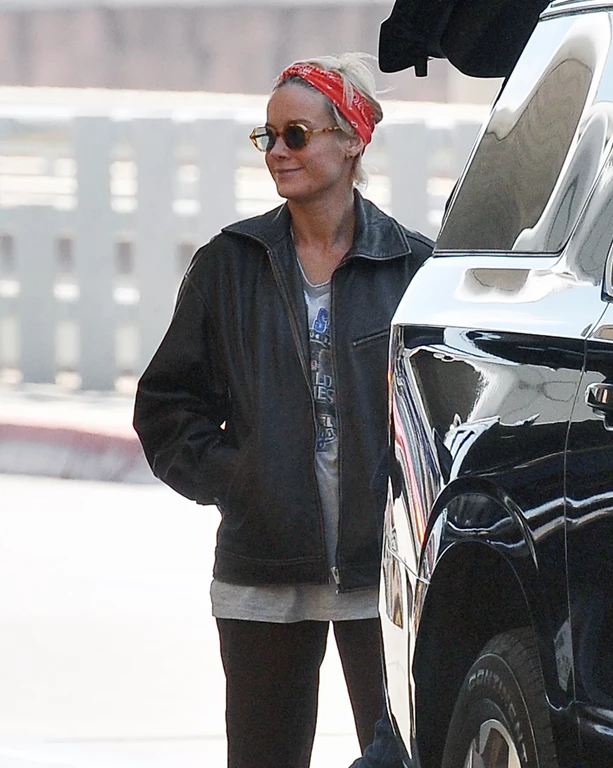 Brie Larson’s Chic Short Hairdo Steals the Spotlight on Her Way to a Texas Airport 10-27-2025