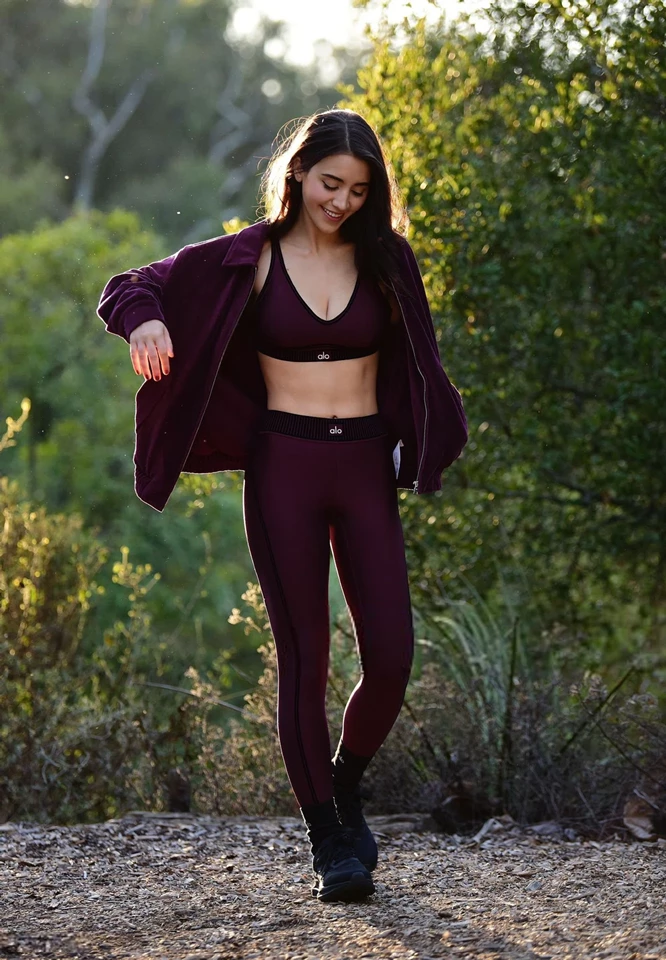 Caylee Cowan is Stunning in Her Alo Workout Attire as She Takes in the Sights of Los Angeles 10-19-2025