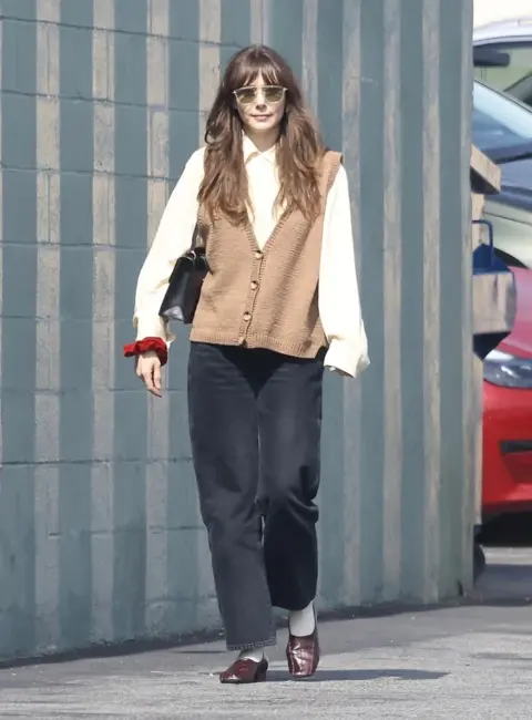 Elizabeth Olsen Spotted at a Netflix Office in Burbank, CA 10-08-2025