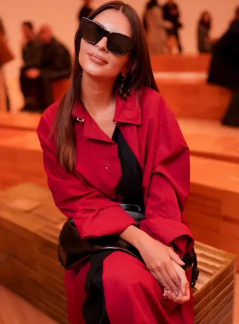 Emily Ratajkowski – Loewe Show as Part of Spring/Summer 2026 Paris Fashion Week in Paris, France 10-03-2025