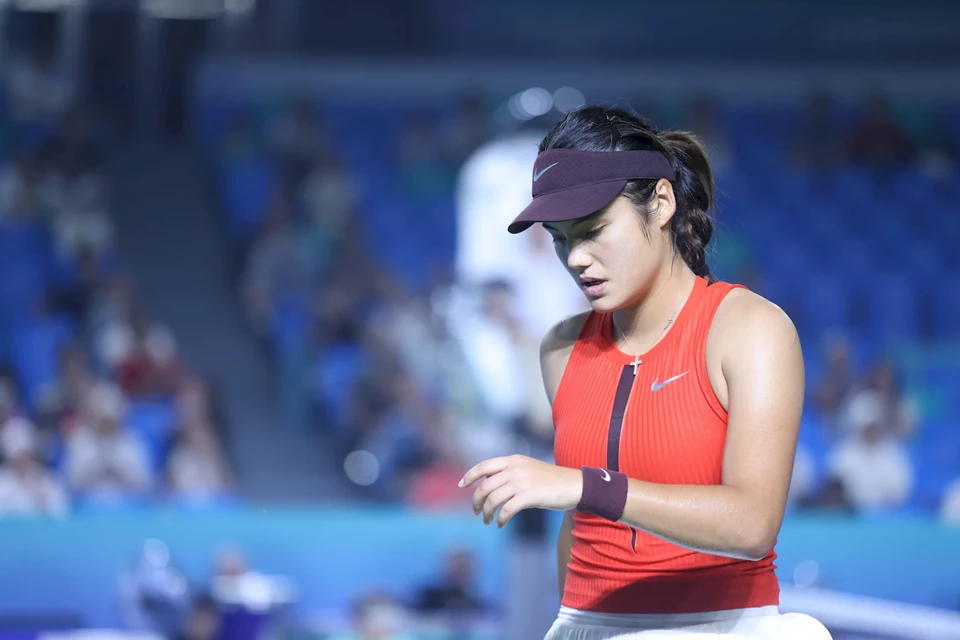 Emma Raducanu Battles Back Troubles in Tough Loss to Zhu Lin at Ningbo Open 10-14-2025