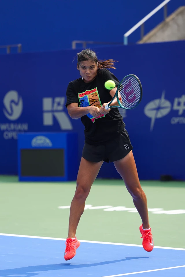 CELEBS100-EMMA RADUCANU PREPARES FOR WUHAN OPEN WITH INTENSE PRACTICE SESSION IN CHINA 10-03-2025 (2) -1