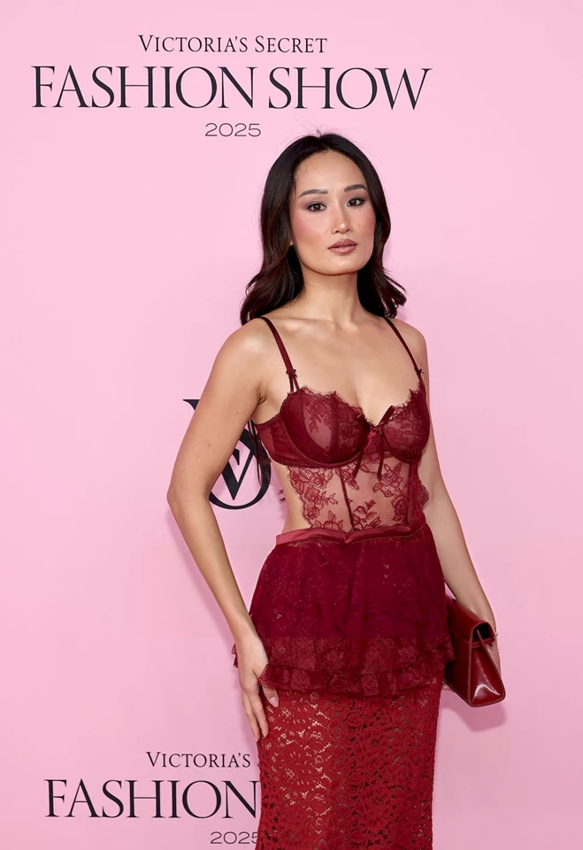 Isabel Tan – 2025 Victoria’s Secret Fashion at Steiner Studios in New York 10-15-2025