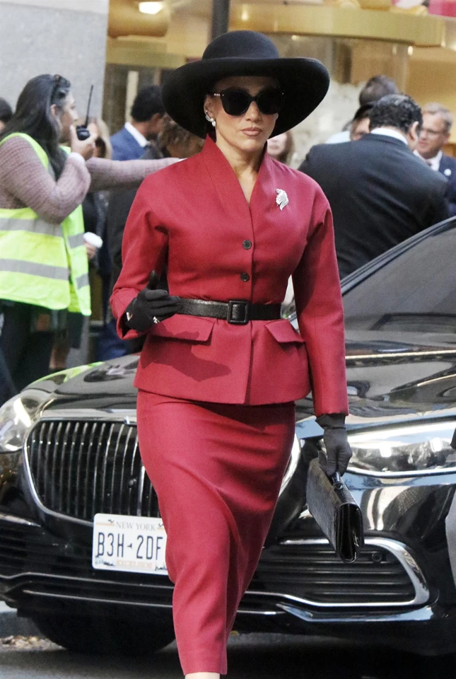 Jennifer Lopez on Set of ‘The Last Mrs. Parrish’ in Midtown Manhattan 10-10-2025
