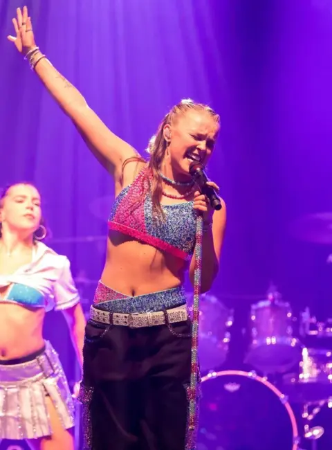 JoJo Siwa – Infinity Heart Tour in Manchester, England 10-02-2025