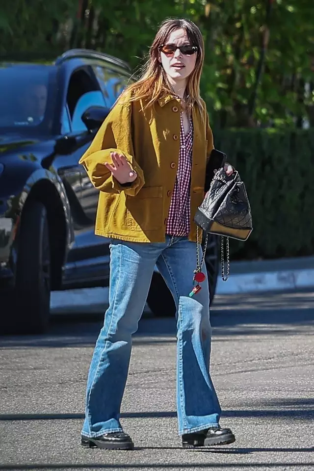 Kiernan Shipka Arrives for Lunch at San Vicente Bungalows, West Hollywood 10-16-2025