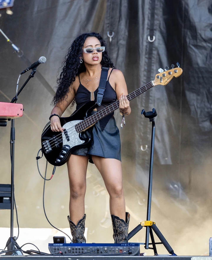CELEBS100-KINSELI - PERFORMS DURING 2025 AUSTIN CITY LIMITS MUSIC FESTIVAL AT ZILKER PARK IN AUSTIN, TEXAS 10-05-2025 (2) -1