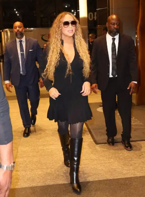 Mariah Carey Sparkles in Stylish Black Attire at Nobu Dinner in New York City 09-29-2015