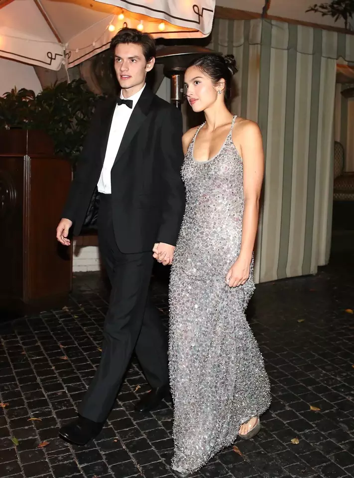 CELEBS100-OLIVIA RODRIGO AND LOUIS PARTRIDGE SPOTTED LEAVING AR (1)-1