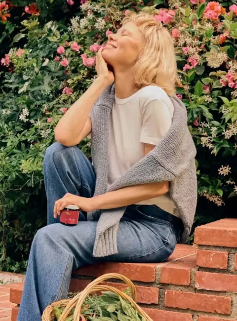 Pamela Anderson – Arrae Campaign September 2025