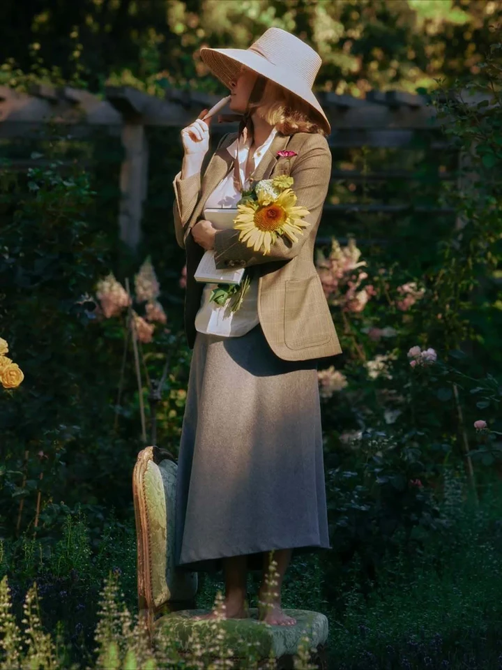 Pamela Anderson – Sonsie Rules of the Garden Campaign 2025