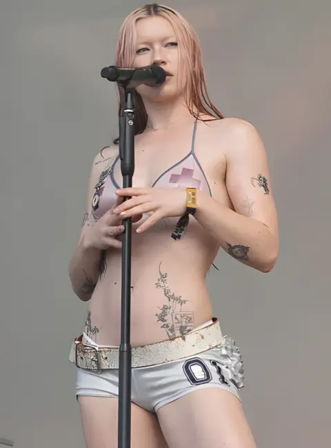 Rhian Teasdale (of Wet Leg) – Performs During 2025 Austin City Limits Music Festival at Zilker Park in Austin, Texas 10-05-2025