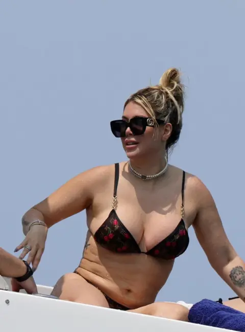 Wanda Nara Enjoys a Refreshing Dip in Ibiza, Spain 06-04-2025