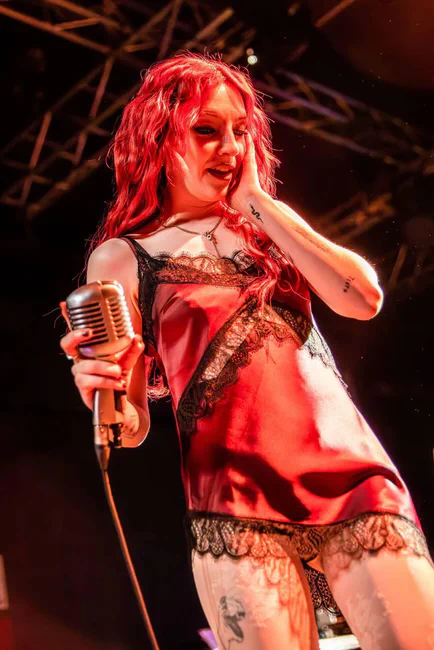 Sophie Louise Scott (aka SOPHIE AND THE GIANTS) -Performs Live On Stage at Magazzini Generali to Present Her Last EP ‘0000’,  Milan, Italy 11-27-2025