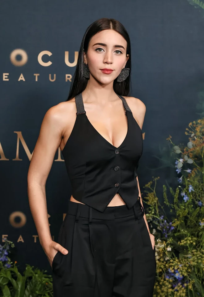 Caylee Cowan – ‘Hamnet’ Premiere in Los Angeles 11-18-2025