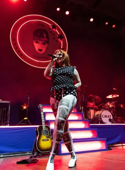 CMAT – Performs a at o2 City Hall, Newcastle, England 11-16-2025