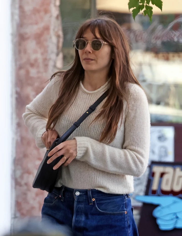 Elizabeth Olsen Out for Lunch at Petit Trois in Studio City 11-05-2025