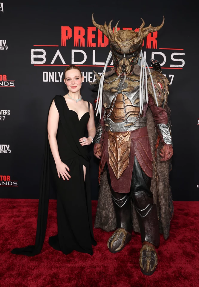 Elle Fanning – ‘Predator: Badlands’ World Premiere at the TCL Chinese Theatre in Los Angeles 11-03-2025