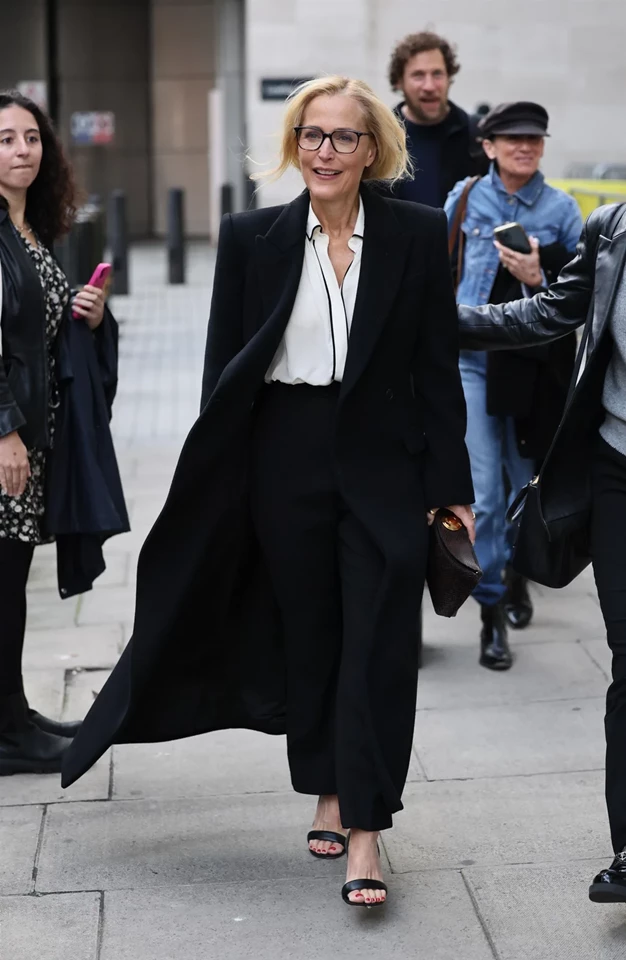 Gillian Anderson Stuns in Stylish Ensemble at BBC Studios in London 11-04-2025