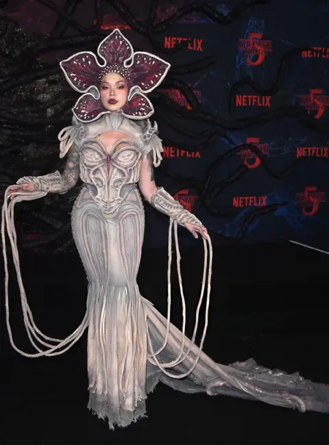 Gillian Godin – Attends the Los Angeles Premiere of Netflix’s ‘Stranger Things’ Season 5 at TCL Chinese 6 Theatres in Hollywood, California 11-06-2025