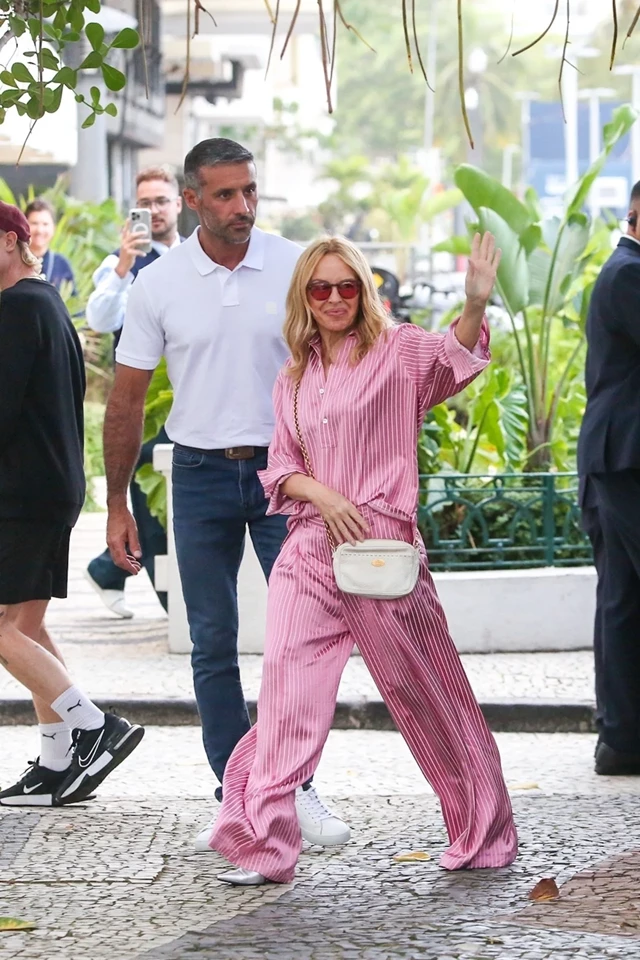 Kylie Minogue Makes Waves as She Greets Fans in Vibrant Rio 11-04-2025