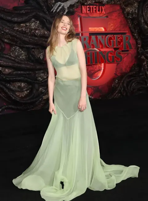Maya Hawke – Attends the Los Angeles Premiere of Netflix’s ‘Stranger Things’ Season 5 at TCL Chinese 6 Theatres in Hollywood, California 11-06-2025