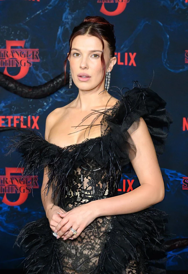 Millie Bobby Brown – Attends the Los Angeles Premiere of Netflix’s ‘Stranger Things’ Season 5 at TCL Chinese 6 Theatres in Hollywood, California 11-06-2025